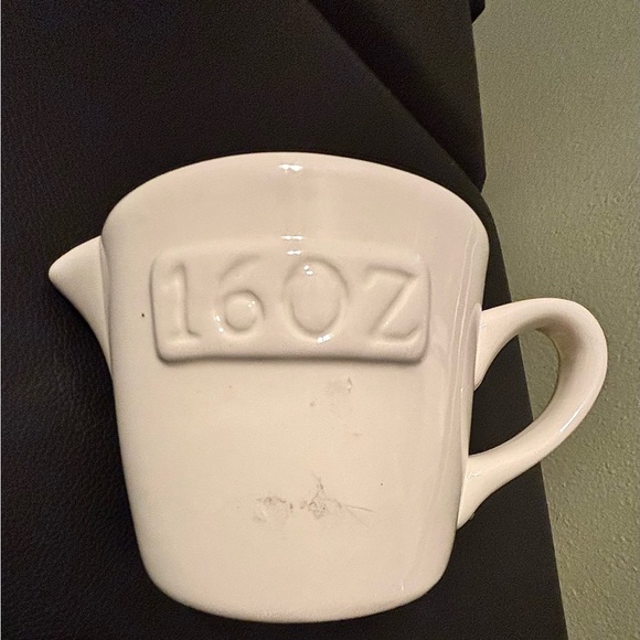 RARE :Crate & Barrel Spouted Measuring Cup - Picture 4 of 5